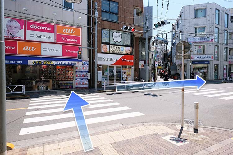 道順2横断歩道を渡り右手へお進みください